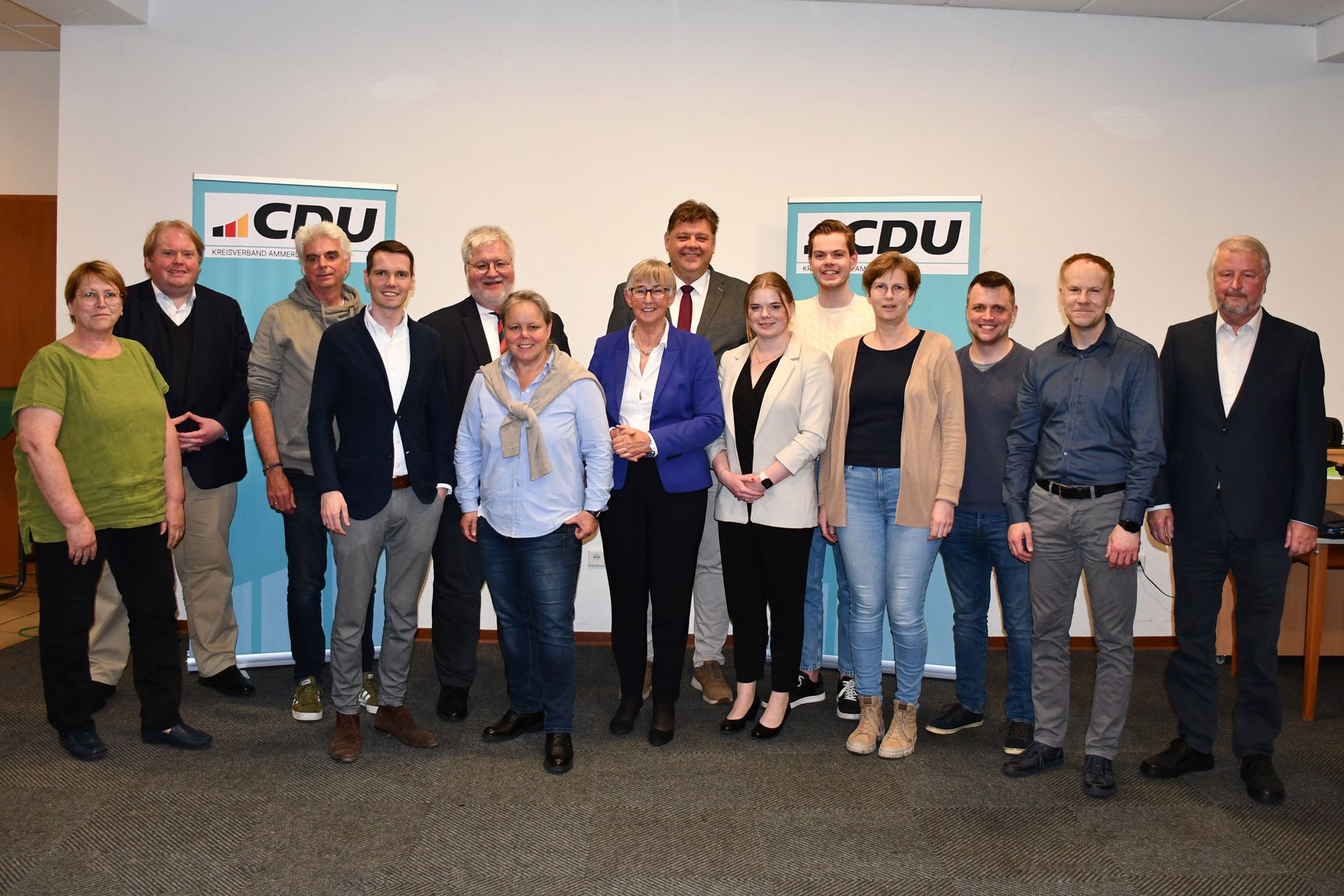 von links nach rechts: Petra Growe, Lars Schmidt-Berg, Frank Jensch, Thorsten Bohmann, Stephan Albani, Tanja Pohl, Heidi Exner, Jens Nacke, Neele Hemmieoltmanns, Cedric Hinrichs, Kirsten Schrwangen, Julian Tschenett, Thomas Burgdorf, Holger von der Heide
